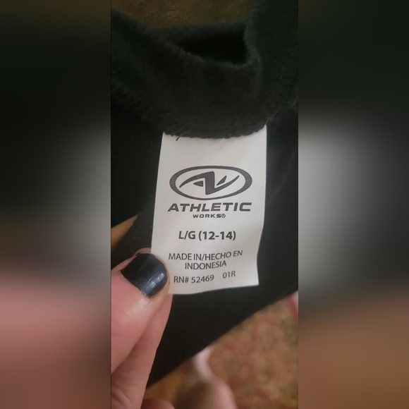 Athletic Works Sleeveless Top SOFT & Stretchy  Large V-neck - Picture 2 of 15